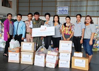 The “Friends in Need (of “PA”) Volunteers Foundation” led by Supanee Wangteerapong, CSR team leader of Amari Orchid Pattaya (5th right) met with officers of the Royal Thai Navy at U-Tapao airport to donate needed items to be delivered to people affected by the heavy floods.